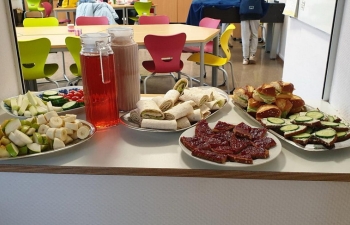 Frühstück In Den Klassen Am Standort Heidegrund Durch Spende Von Rhenus Lub2