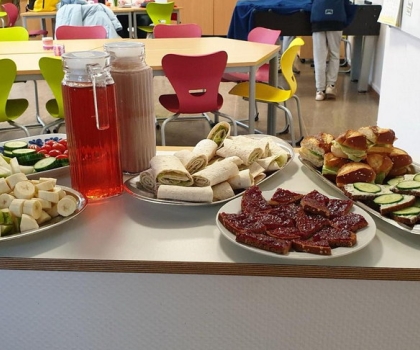 Frühstück In Den Klassen Am Standort Heidegrund Durch Spende Von Rhenus Lub2